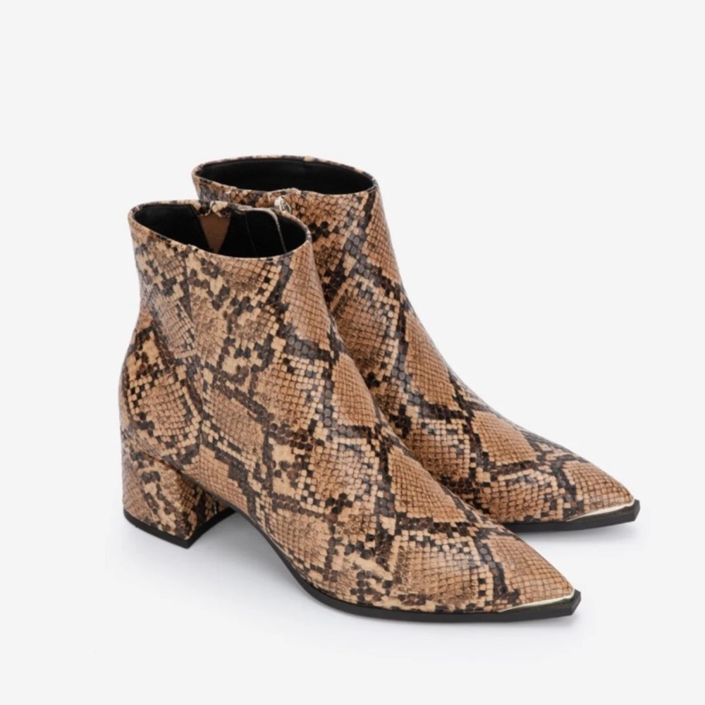 NEW Kenneth Cole Roanne Snakeskin Ankle Boots